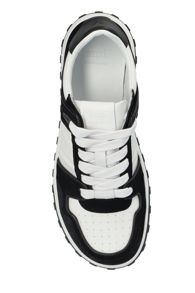 AMI Logo Embossed Low-Top Sneakers – Cettire
