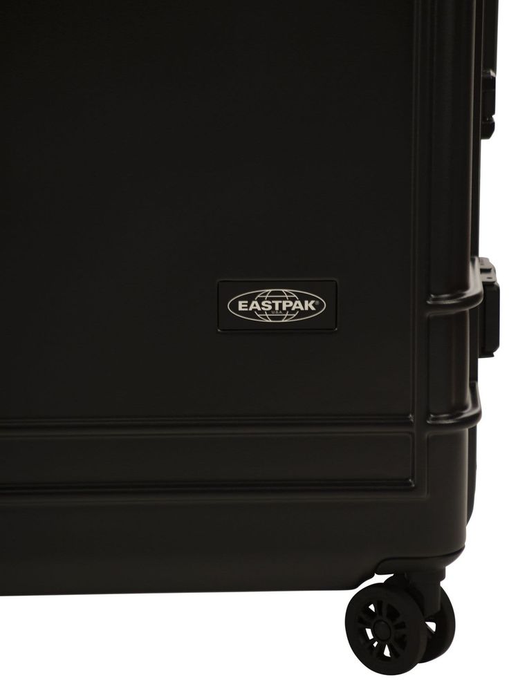 Eastpak 하드 쉘 스피너 캐리어