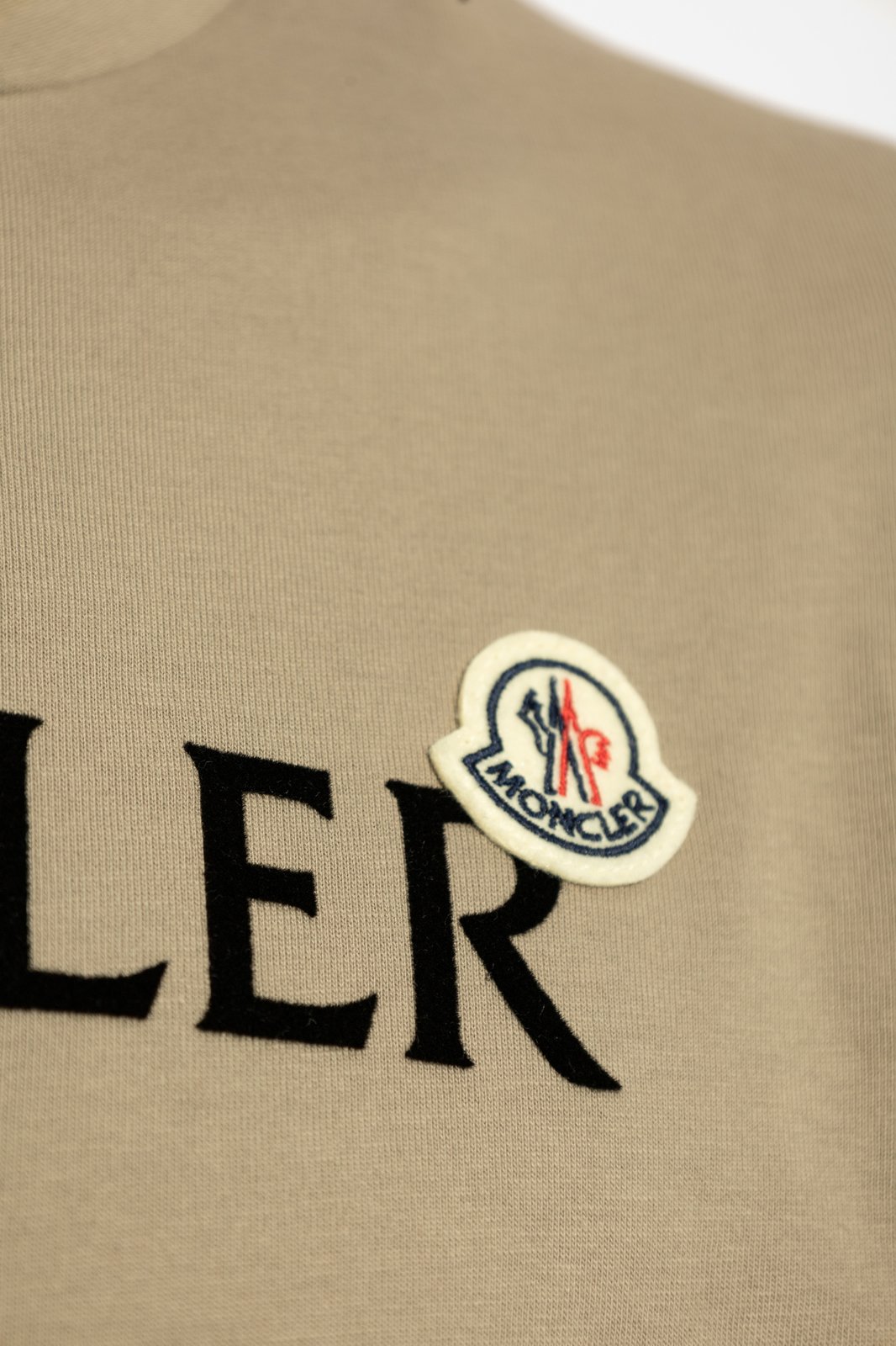 MONCLER ロゴ Tシャツ ベージュ Moncler Lettering Logo T-Shirt Beige at CareOfCarl.com