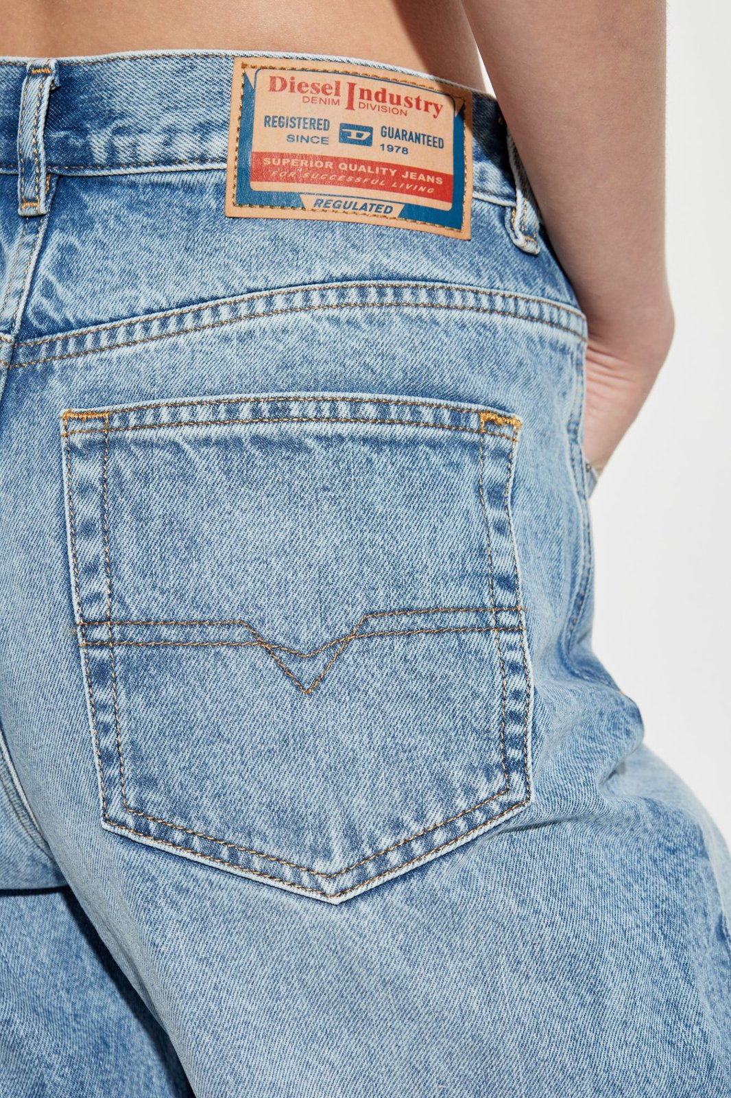 Diesel 1971 D-Sent L30 Straight-Leg Jeans