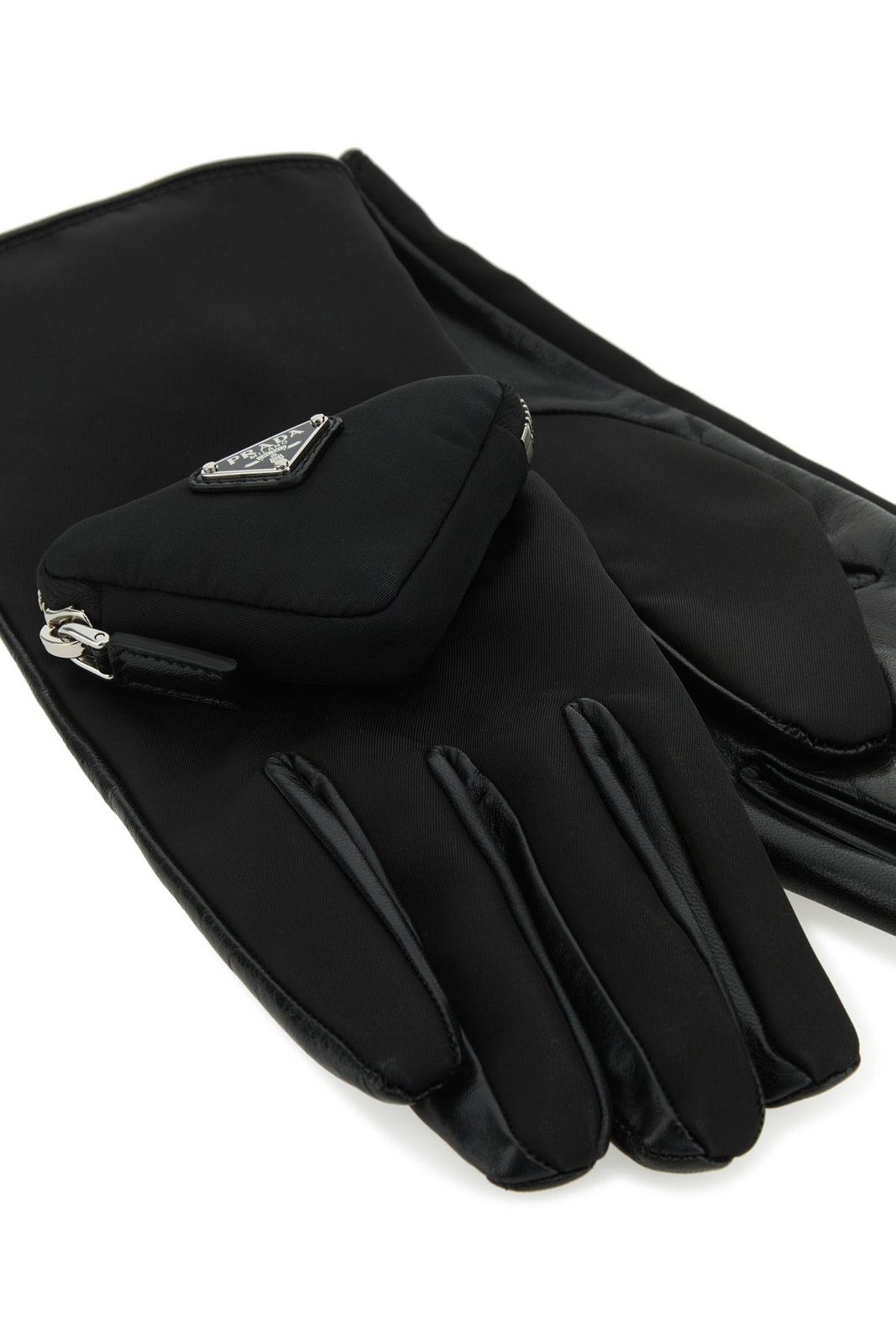 プラダ トライアングル ロゴ レザー グローブ Prada トライアングルロゴ レザーグローブ | ブラック | FARFETCH JP