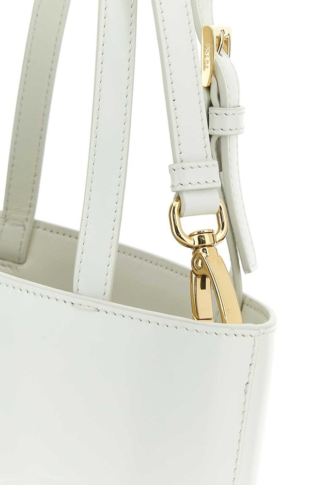 Prada ロゴ トライアングル フローラル エンボス トートバッグ